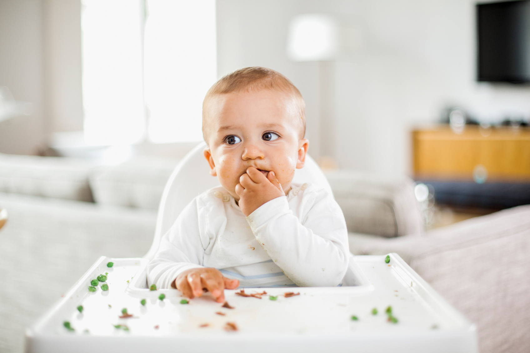 Vauvan kiinteiden aloitus ja sormiruokailu – näin pääset alkuun