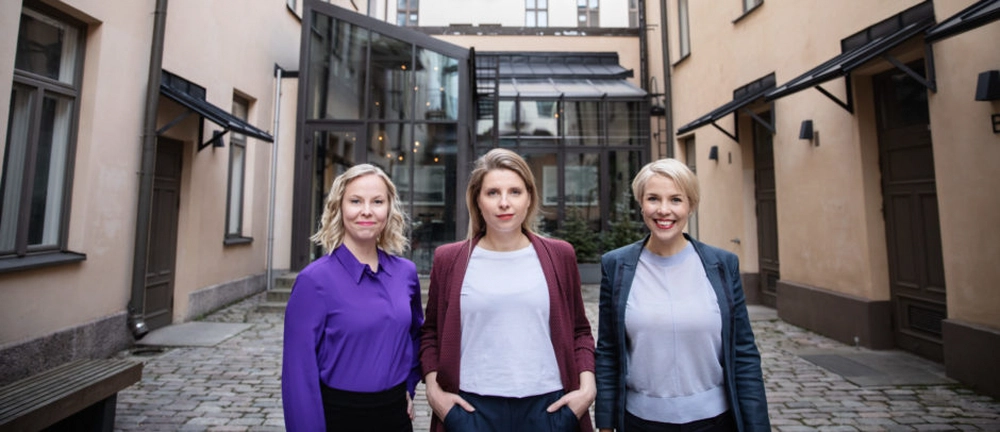 Jenny Rontu (vas.), Suvi Uski (kesk.) ja Minttu Salminen (oik.) ovat Someturvan perustajia.
