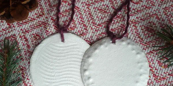 DIY-joulukoristeet – tämä materiaali löytyy joka kodista!