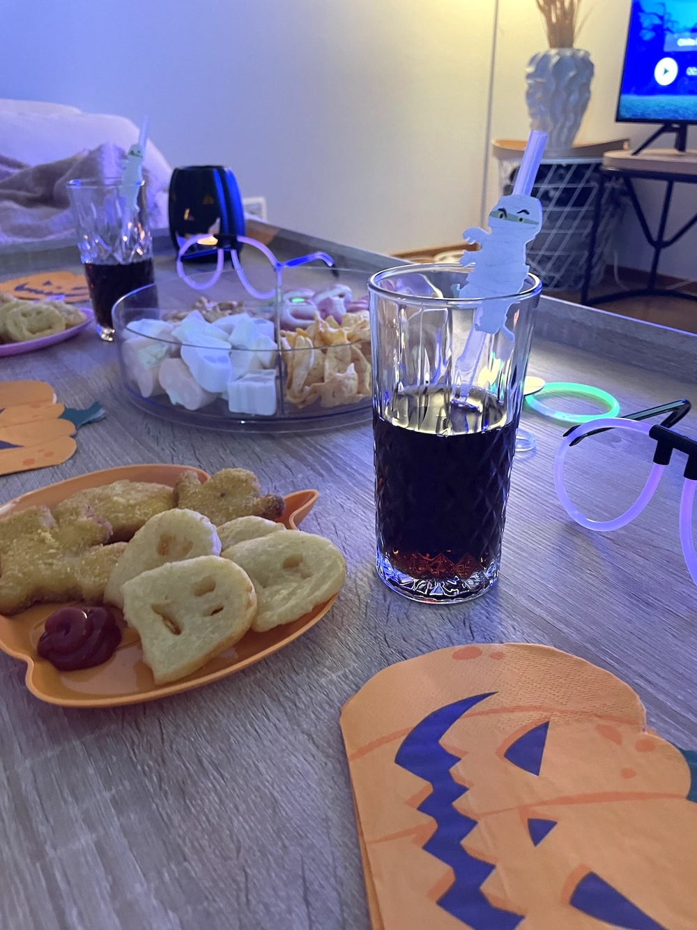 Kaupasta löytyy paljon hauskoja halloween-herkkuja. Kuva: Mian kotialbumi
