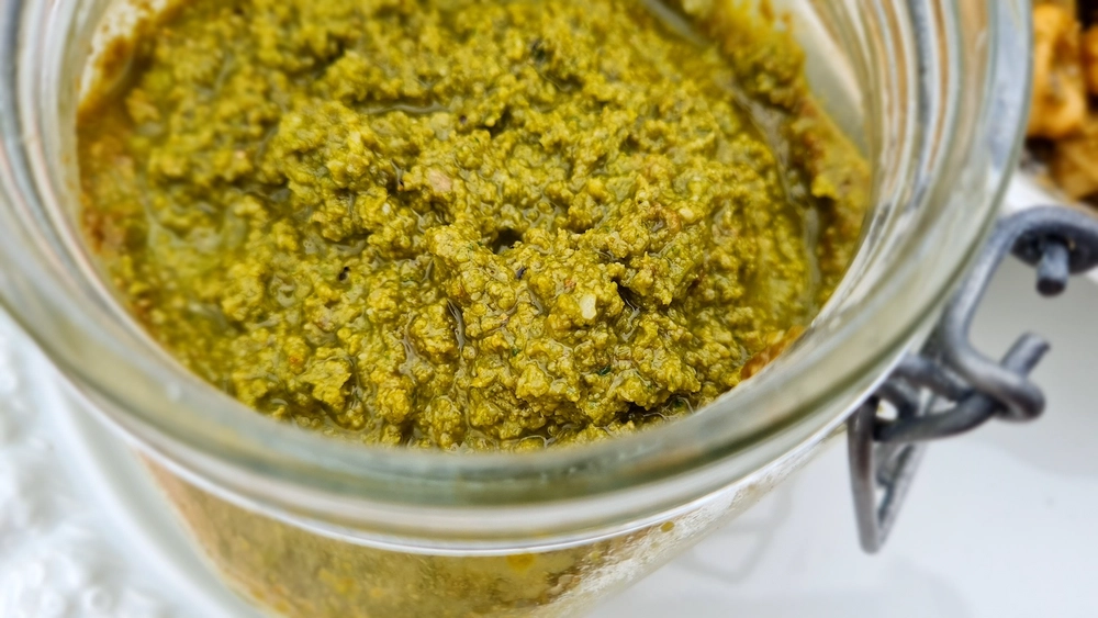 Itsetehty pesto päihittää kaupan pestot. Kuva: Senni Loikala