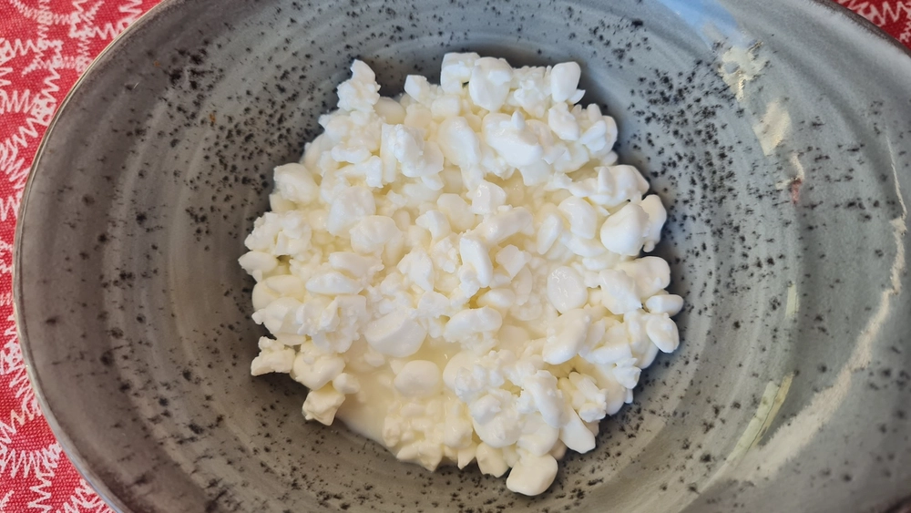 Pohjalla olevan raejuuston ansiosta bowl sisältää runsaasti proteiinia.